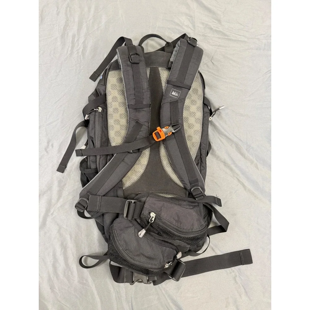 REI Lookout 40L Backpack Black Hiking Camping Technical Internal Frame Daypack